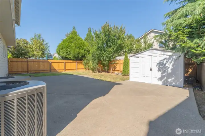 Backyard with A/C and the Storage Shed stays Backyard with A/C and the Storage Shed stays