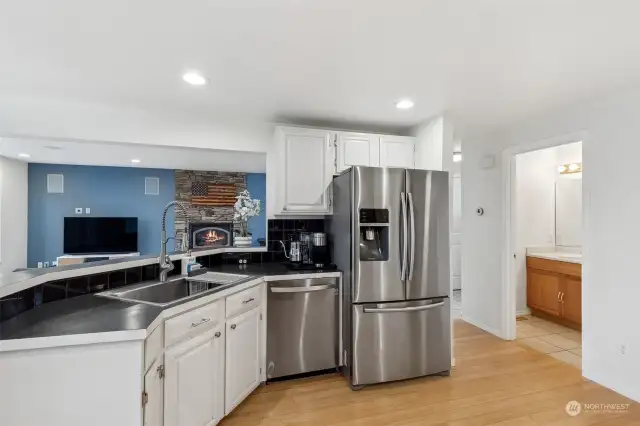 Here’s the kitchen sink you’ve been waiting for—deep single basin with a commercial-style pull-down faucet, making clean-up feel like a breeze. Bonus: the hallway leading to the powder room is just steps away, so convenient for guests and family.