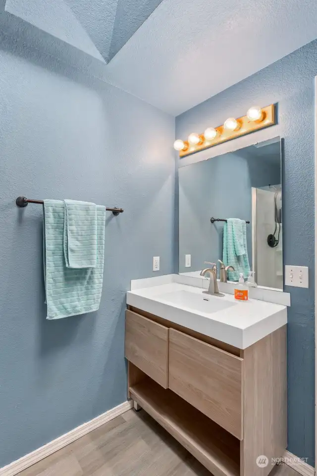 Clean lines, fresh wood tones, and a white top make this brand-new vanity a subtle statement. It’s understated but still manages to deliver that ‘wow’ factor—just the right touch for your private suite.