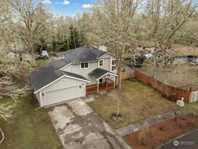 This front yard is living its best low-maintenance life, perfectly framed by a home that knows how to keep things polished. With HOA dues at just $142/year, you get all the perks of a well-kept neighborhood—minus the drama of doing it all yourself.