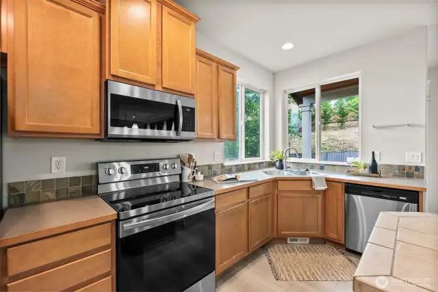 Your cook station has lots of counter space on both sides for preparing your meals with ease.