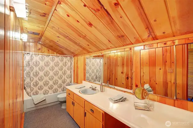 Upper level full bathroom