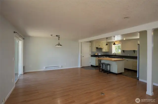 Living Room/Dining