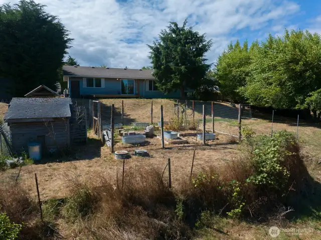 Fenced garden and shed