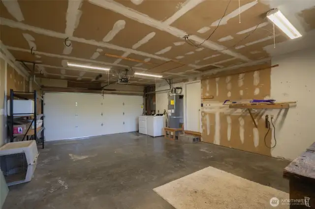 Newer washer n dryer convey in garage