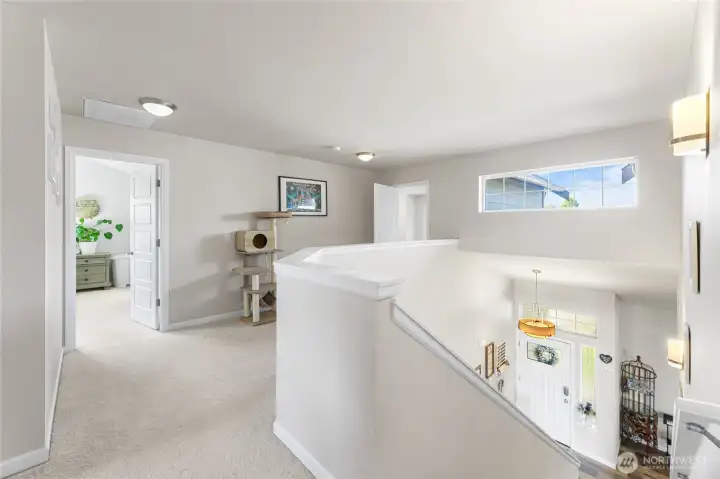 Upstairs loft with room for desk