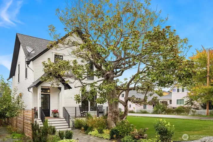 Gorgeously renovated La Conner home!