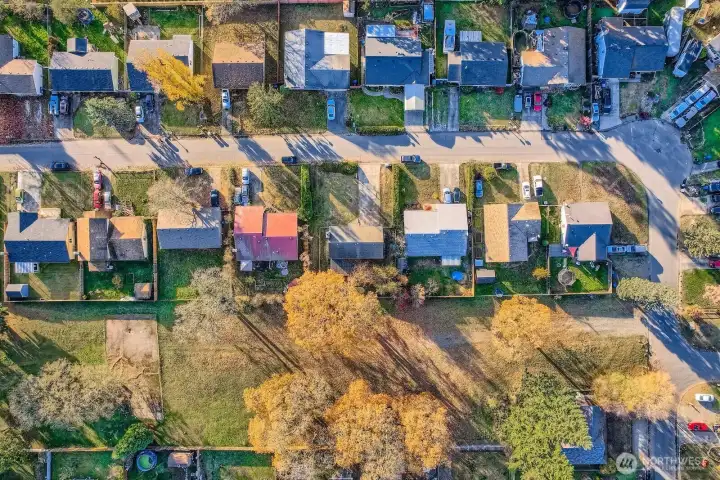 view of expansive greenbelt/common area