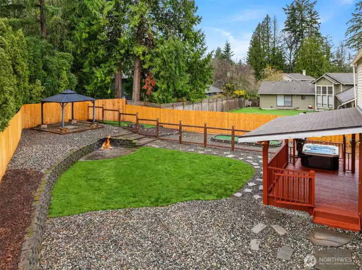 Cozy firepit and more entertainment space