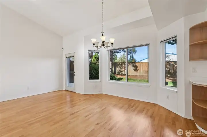 Another view of the bay window and pretty view windows