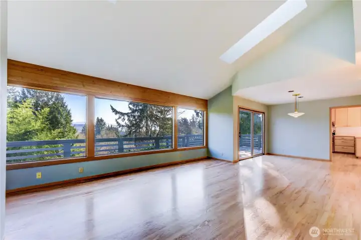 Bright & Open Floor Plan