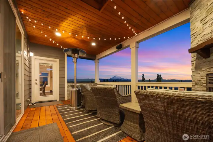 Gorgeous deck! Take in the breathtaking views!