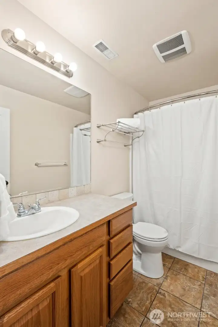 Main/guest bath