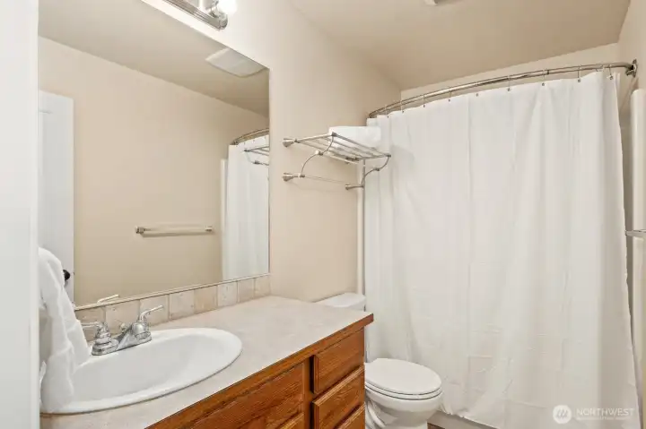Main/guest bath