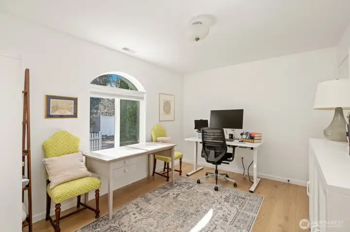 Front bedroom/office - picture window to front yard