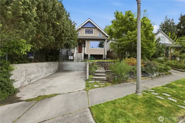 This home boasts an amazing wide open off street parking space for easy unloading and off street parking. You can fit two smaller cars here as well.
