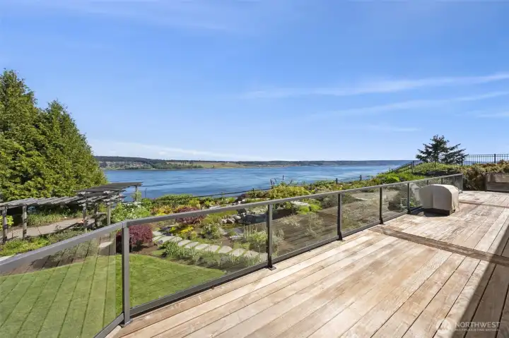 The enormous deck is perfect for large memorable parties & watching Orca Whale Pods chase Salmon or simply the captivating Mt. Rainier views.