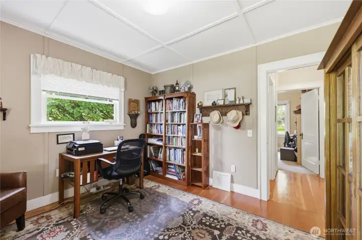 Main floor office/bed option