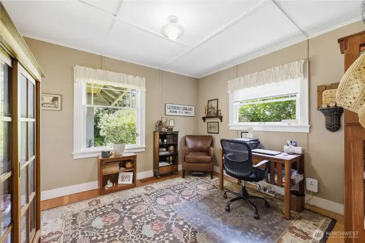 Main floor office/bed option