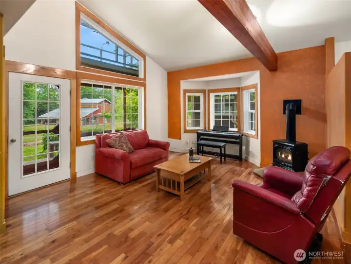 Main home has amazing hardwood floors, vaulted ceilings and lots of light. Main home has amazing hardwood floors, vaulted ceilings and lots of light.