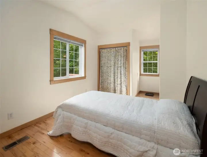 Cozy upstairs bedroom connects to upstairs office/studio space. Cozy upstairs bedroom connects to upstairs office/studio space.