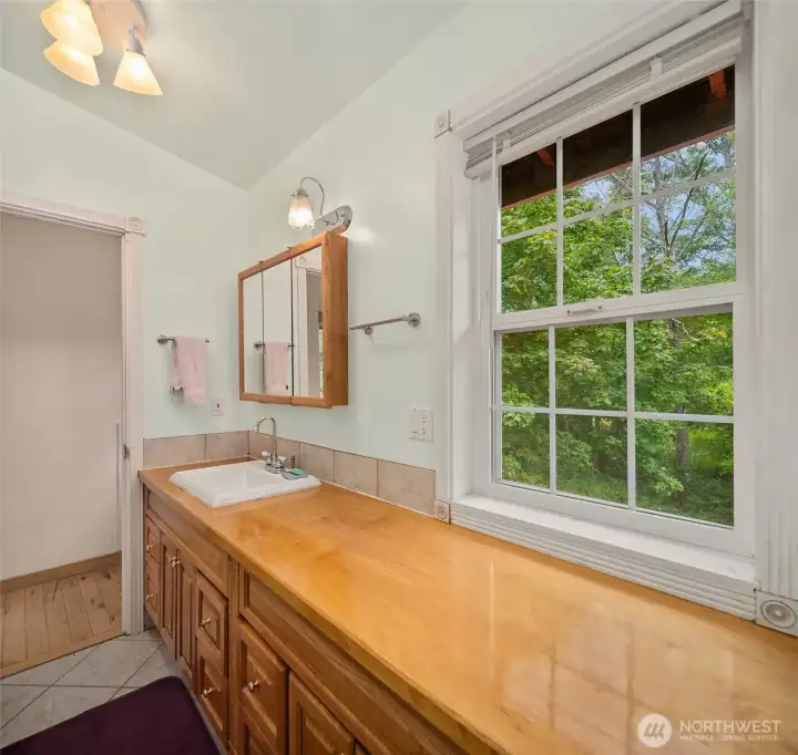 Upstairs bathroom joins bedroom and office space. Upstairs bathroom joins bedroom and office space.