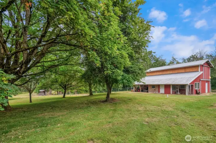 The barn has full untilities, lots of storage and a chicken coop. The barn has full untilities, lots of storage and a chicken coop.