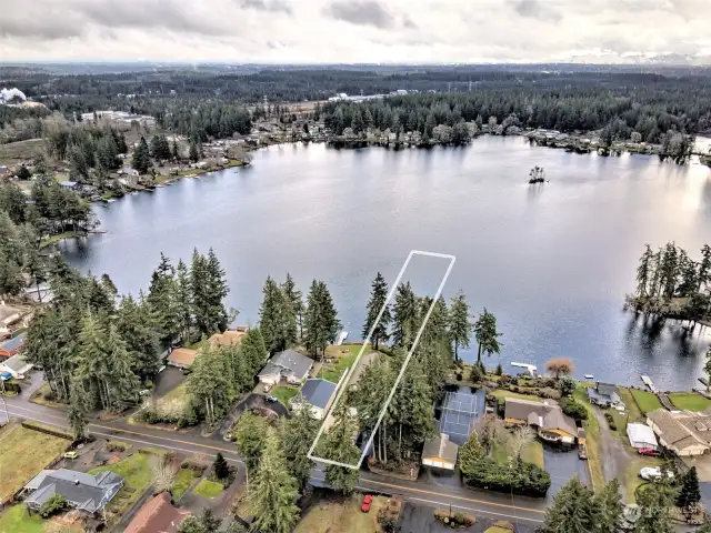 The BEST lake EVER!  Perfect size, close to town, and NO HOA! This is a water-ski and jet-ski friendly lake!