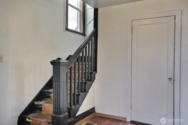 Ascenda piece of history to the 2nd floor on the original Craftsman staircase.