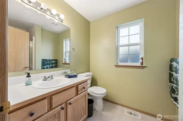 2nd Bedroom En-Bathroom
