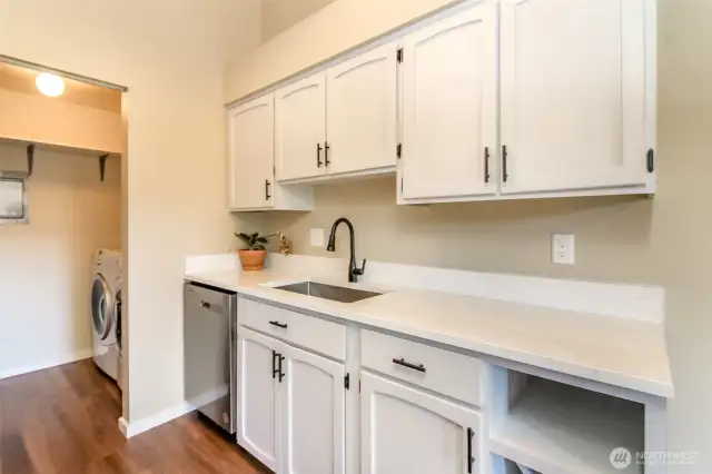 New quartz counters & updated cabinets