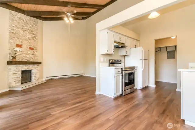Vaulted  w/ceiling fan