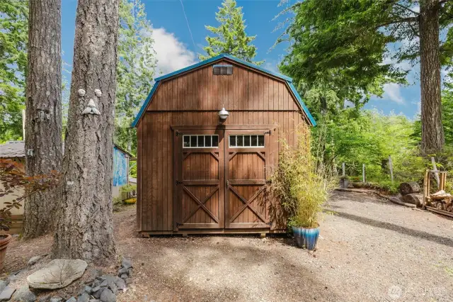 Barn Shed with full electricity.