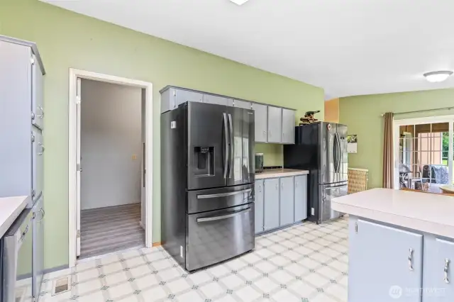 Both refrigerators can stay, ready for entertaining!