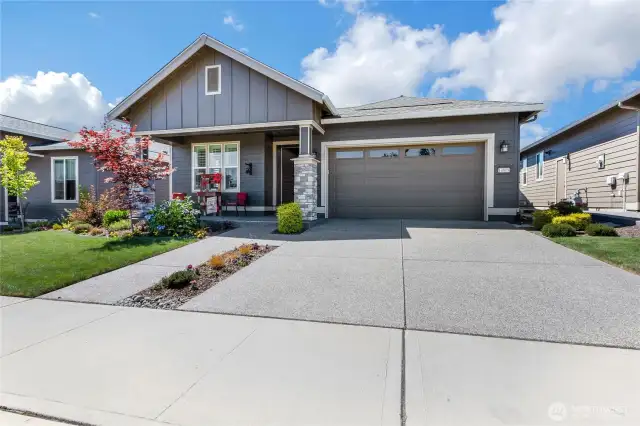 Northwest contemporary style home built by Shea is comprised of 2 bedrooms plus a den totally 1,790 SF and an additional 441-Sq-Ft garage. Crawl space and attic inspected 7.24 with clean bill of health :)