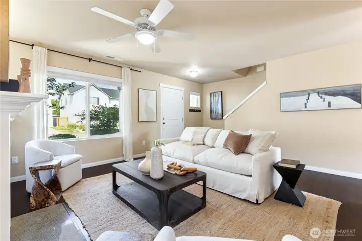Enter open and bright living space!