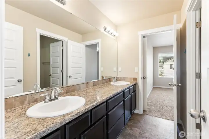 Upstairs bath connecting 2 bedrooms