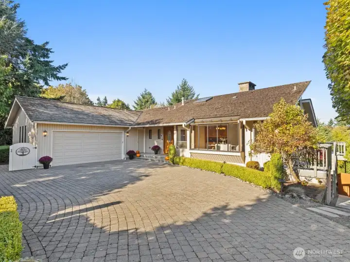 Welcome to Horizon View where this meticulously laid paver driveway greets you and allows for an abundance of parking for all of your guests.