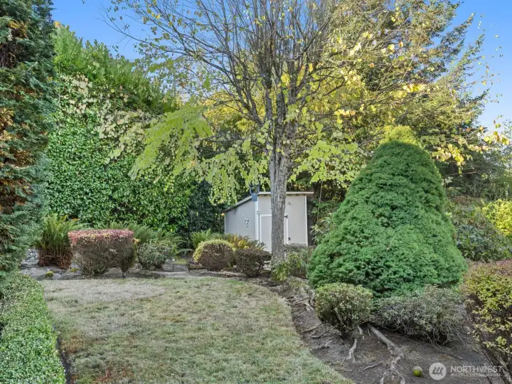 The outdoor sprinkler system lessens the upkeep of your stunningly private yard.