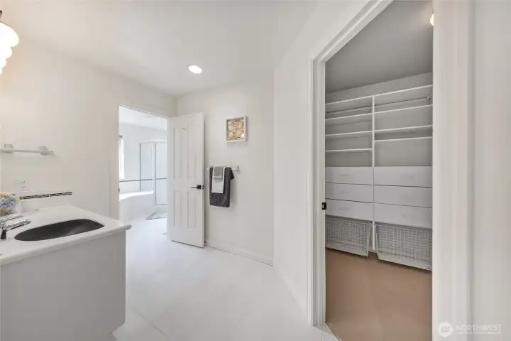 Downstair Shared Full Bath w/ Walk-In Closet