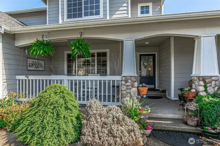 Beautifully manicured front yard