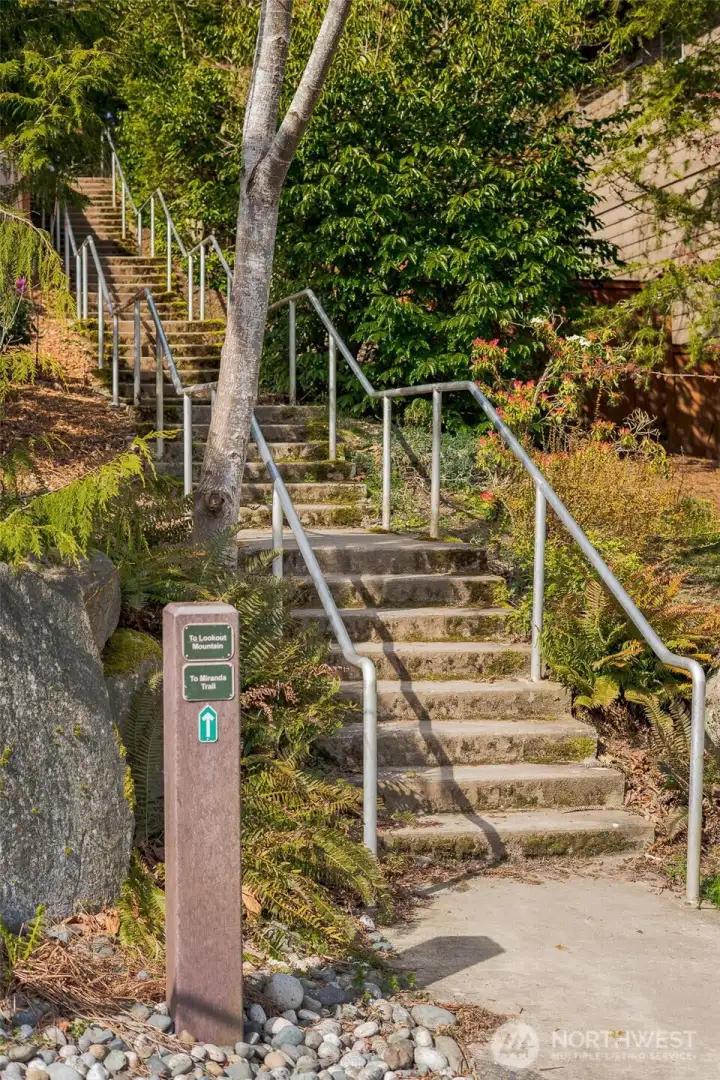 Nearby access to local trails and hillside pathways.