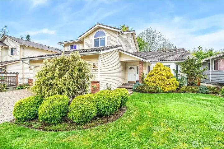 Gorgeous front yard.