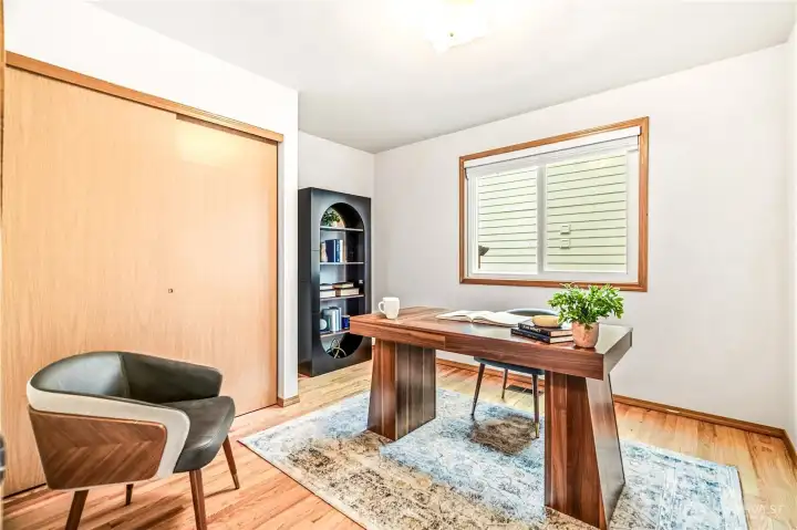 Main level office/bedroom.