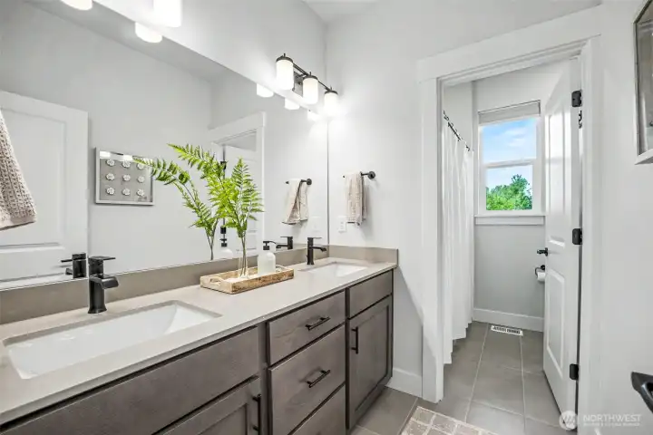 Upstairs full bath with separated vanity