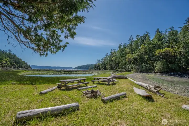 Waterfront amenities include picnic area and beach.