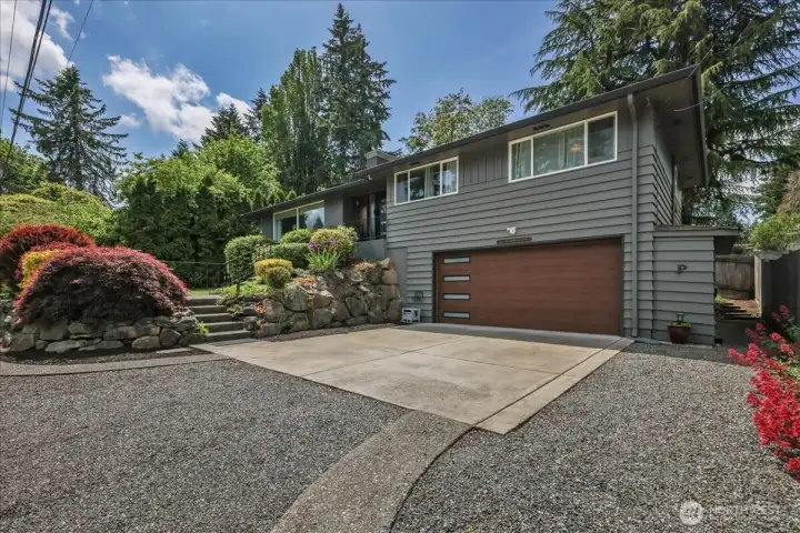 Stunning home in Scenic Hill Kent!