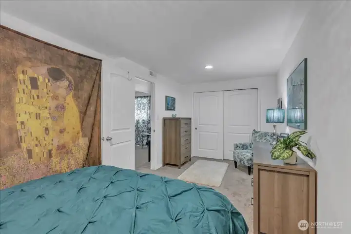 Downstairs bedroom with closet