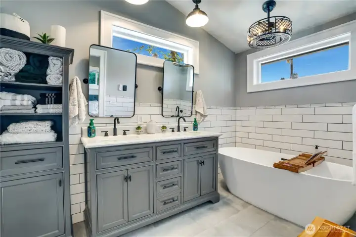Luxurious 5-piece primary bathroom
