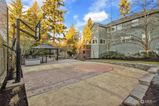 The sport court is amazing for basketball players.